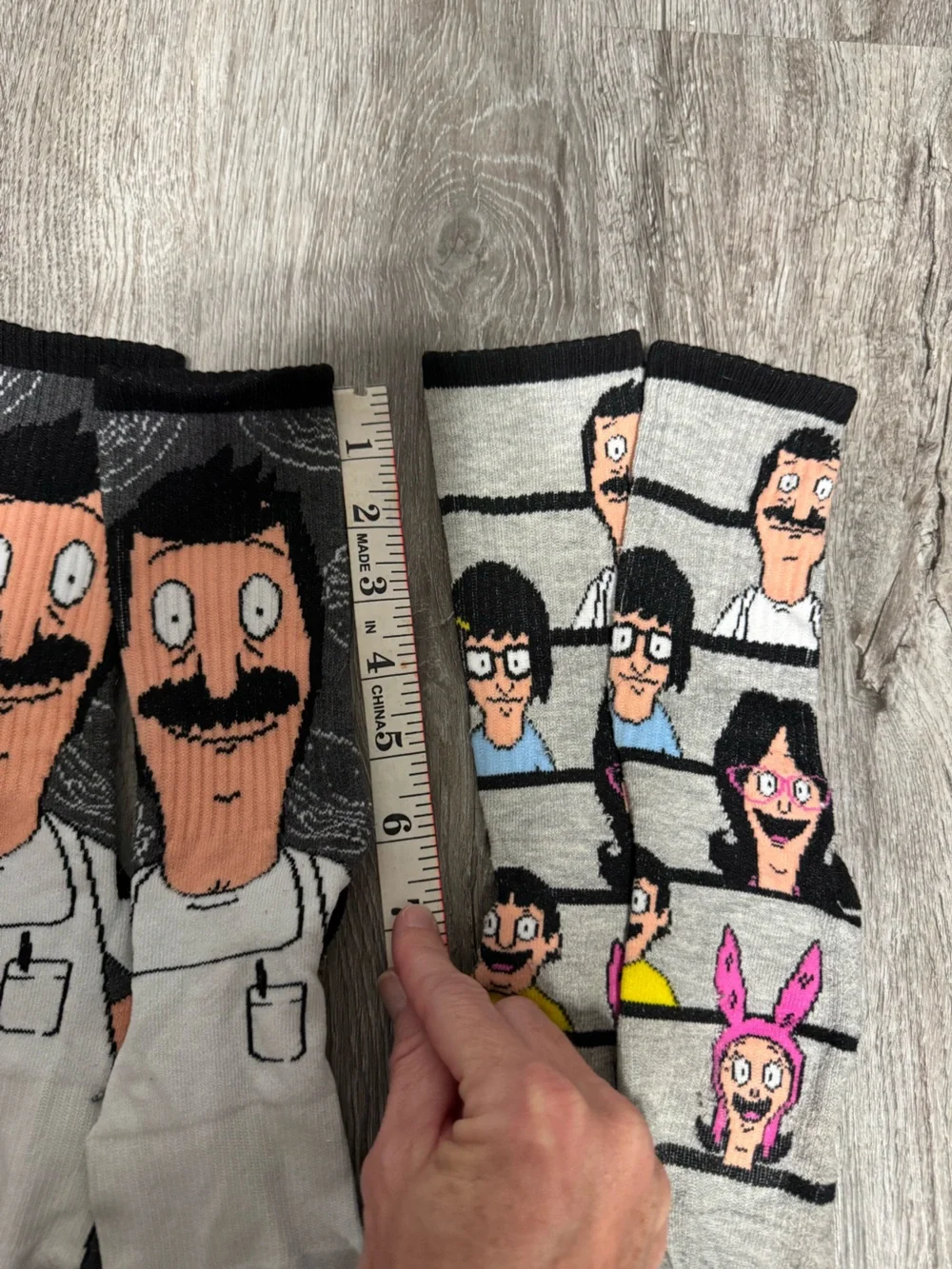 Men’s Novelty Bob's Burgers Crew Socks - Gray Multicolor